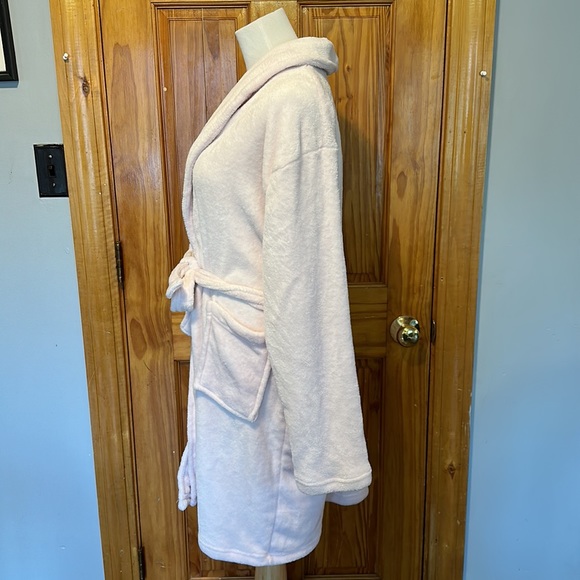 Pink fluffy robe - Picture 2 of 6